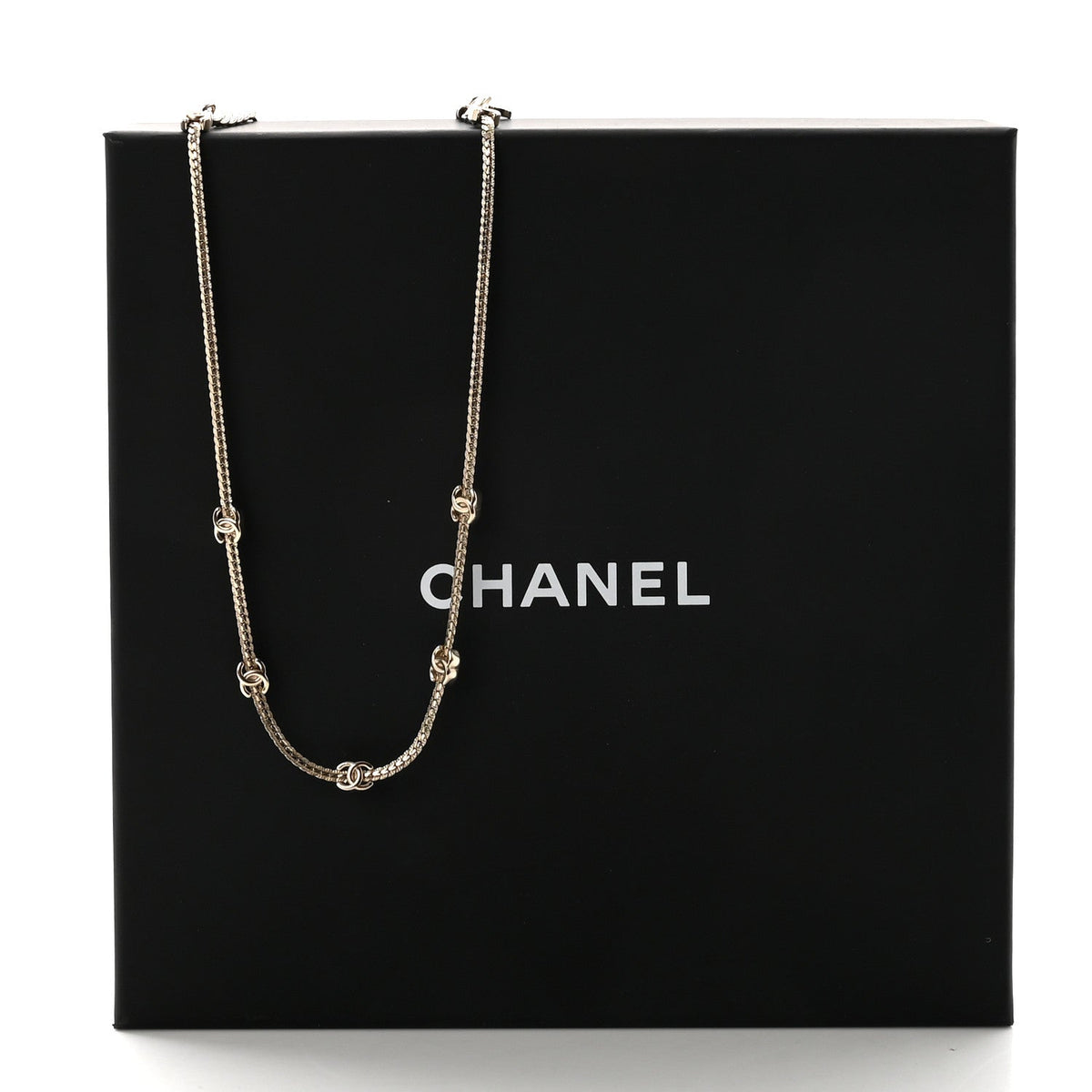 Metal CC Short Chain Necklace Gold