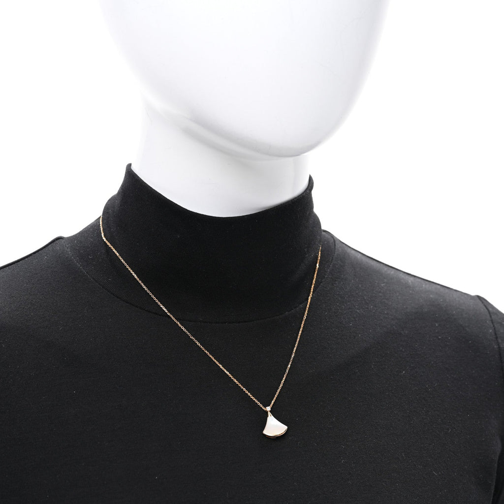 18K Yellow Gold Diamond Mother of Pearl Small Divas' Dream Pendant Necklace
