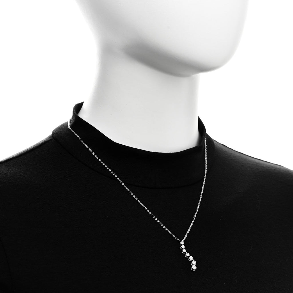 18K White Gold Diamond .88ctw Graduated Drop Pendant Necklace