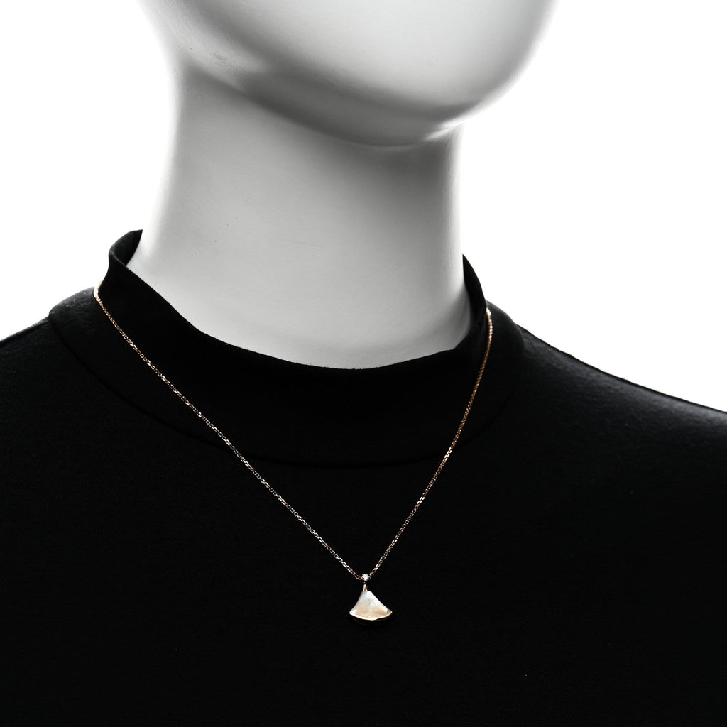18K Yellow Gold Diamond Mother of Pearl Small Divas' Dream Pendant Necklace