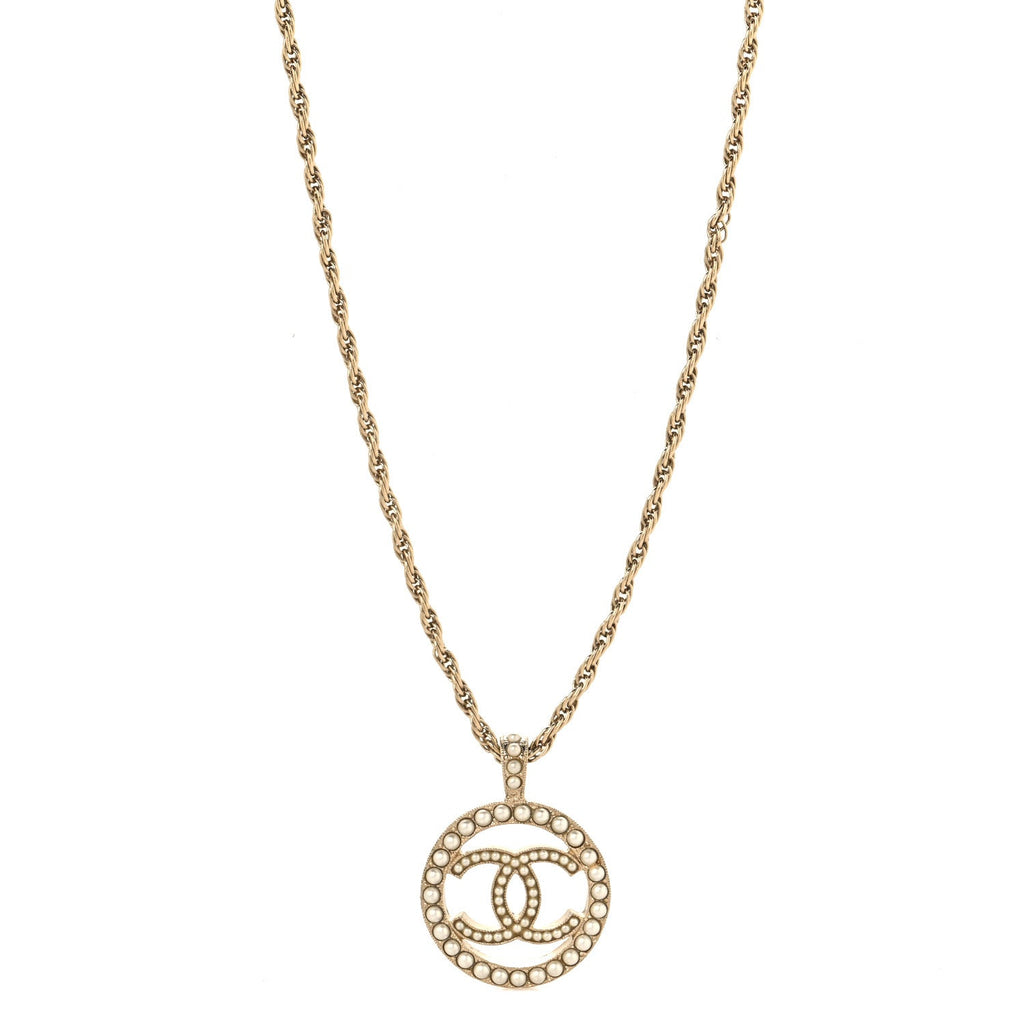 Pearl CC Round Pendant Necklace Gold